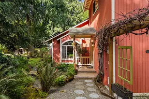 11837 Venice Loop NE, Bainbridge Island, WA 98110 - Photo 3