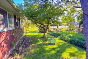 638 S 160th St, Burien, WA 98148 - Photo 9