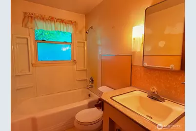 638 S 160th Street, Burien, WA 98148 - Photo 15