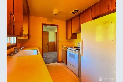 638 S 160th Street, Burien, WA 98148 - Photo 13