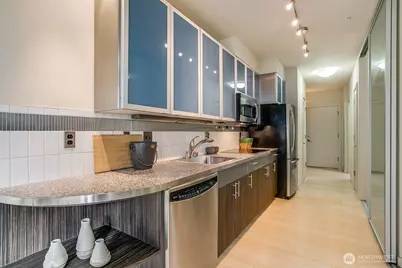 3104 Western Avenue #213, Seattle, WA 98121 - Photo 17