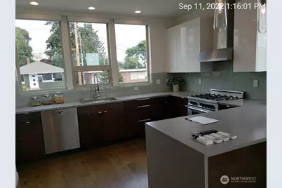 2337 W Plymouth Street, Seattle, WA 98199 - Photo 3