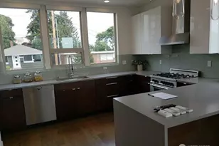 2337 W Plymouth St, Seattle, WA 98199 - Photo 3