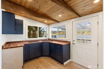 27830 Manzanita Beach Road SW, Vashon, WA 98070 - Photo 17