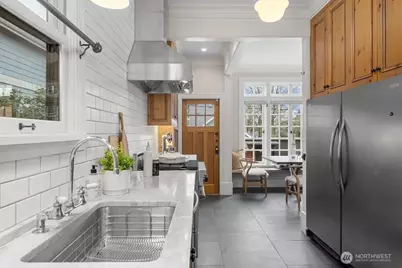 610 16th Avenue E, Seattle, WA 98112 - Photo 17