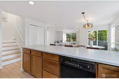 8509 A Interlake Avenue N, Seattle, WA 98103 - Photo 9