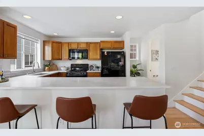 8509 A Interlake Avenue N, Seattle, WA 98103 - Photo 7