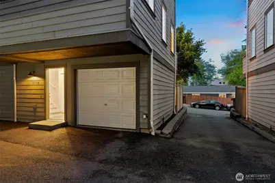 8509 A Interlake Avenue N, Seattle, WA 98103 - Photo 3