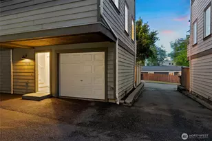 8509 A Interlake Ave N, Seattle, WA 98103 - Photo 25