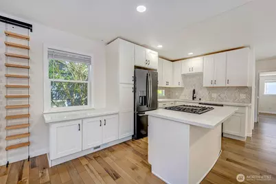 3806 35th Avenue W #Unit 1, Seattle, WA 98199 - Photo 9