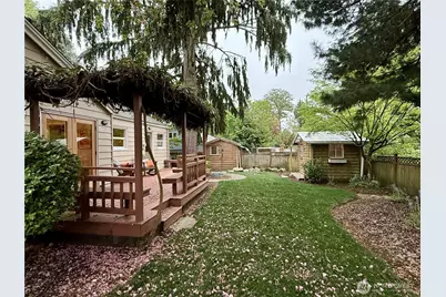 2113 NE 81st Place, Seattle, WA 98115 - Photo 3