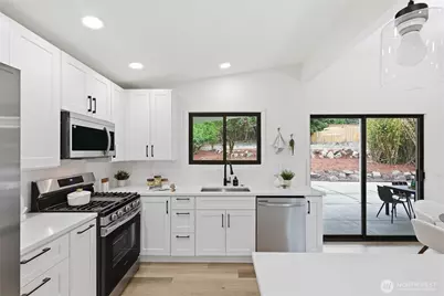 11255 Roseberg Avenue S, Seattle, WA 98168 - Photo 3