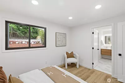 11255 Roseberg Avenue S, Seattle, WA 98168 - Photo 7