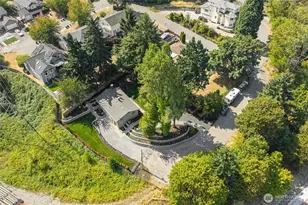 12215 SE 35th St, Bellevue, WA 98006 - Photo 9