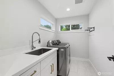 719 Edmonds Way, Edmonds, WA 98020 - Photo 33