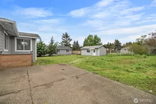 304 Rochester St E, Rainier, WA 98576 - Photo 21