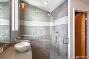 3220 Franklin Ave E, Seattle, WA 98102 - Photo 11