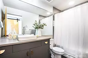 3220 Franklin Ave E, Seattle, WA 98102 - Photo 13