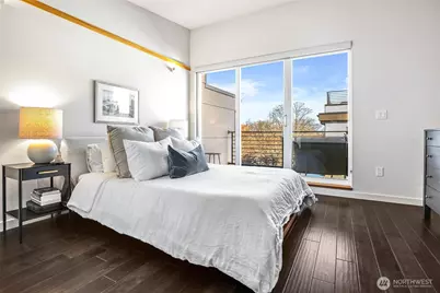 3220 Franklin Avenue E, Seattle, WA 98102 - Photo 9
