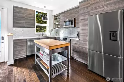 3220 Franklin Avenue E, Seattle, WA 98102 - Photo 7