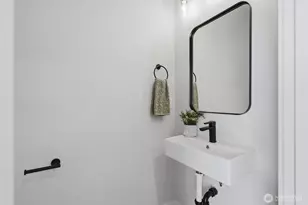 4233 S Bradford St, Seattle, WA 98118 - Photo 17