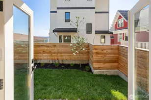 909 32nd Ave S, Seattle, WA 98144 - Photo 9