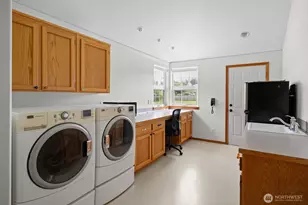 701 NW Krueger St, Coupeville, WA 98239 - Photo 25