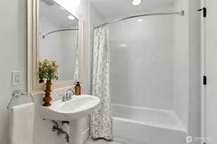 117 John St, Seattle, WA 98109 - Photo 15