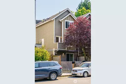 5260 Brooklyn Avenue NE, Seattle, WA 98105 - Photo 3