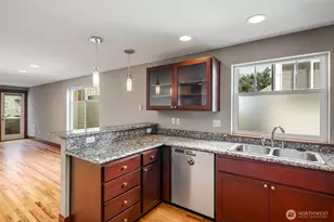 5260 Brooklyn Ave NE, Seattle, WA 98105 - Photo 7