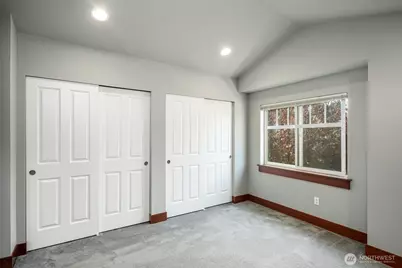 5260 Brooklyn Avenue NE, Seattle, WA 98105 - Photo 13