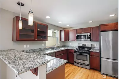 5260 Brooklyn Avenue NE, Seattle, WA 98105 - Photo 5