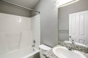 5260 Brooklyn Ave NE, Seattle, WA 98105 - Photo 15