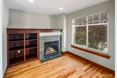 5260 Brooklyn Avenue NE, Seattle, WA 98105 - Photo 11