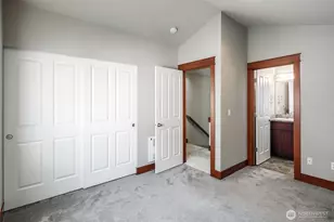 5260 Brooklyn Ave NE, Seattle, WA 98105 - Photo 17