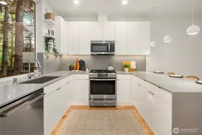 3611 Whitman Avenue N, Seattle, WA 98103 - Photo 9