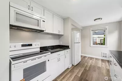 517 Bronson Way NE, Renton, WA 98056 - Photo 9