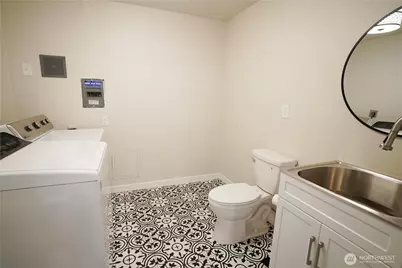 154 NE 115th, Seattle, WA 98125 - Photo 11