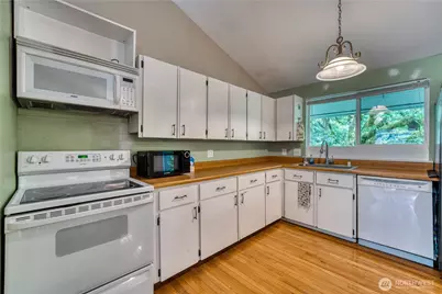 7924 Ohana Place NE, Bremerton, WA 98311 - Photo 11