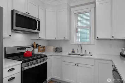 74 Horizon Street, Pacific Beach, WA 98571 - Photo 9