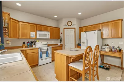 6822 38th Place NE, Marysville, WA 98270 - Photo 7