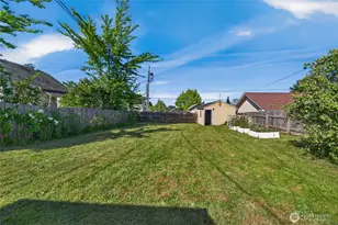 209 E 11th St, Port Angeles, WA 98362 - Photo 25