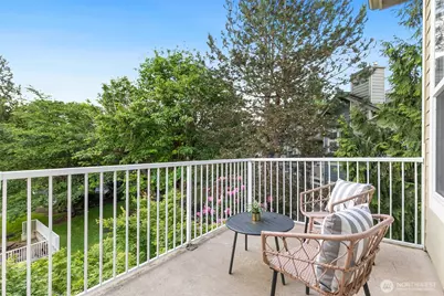 2044 Newport Way NW #11-6, Issaquah, WA 98027 - Photo 9