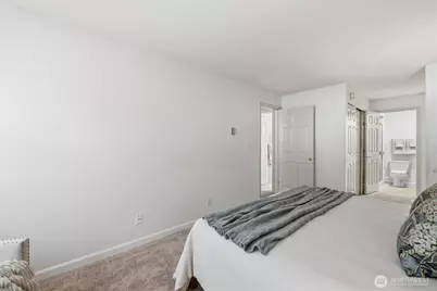 2929 76th Avenue SE #410, Mercer Island, WA 98040 - Photo 15
