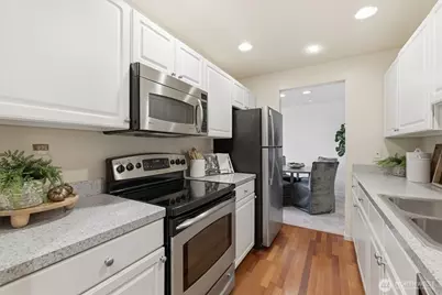 2929 76th Avenue SE #410, Mercer Island, WA 98040 - Photo 3