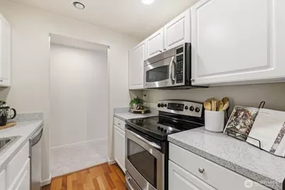 2929 76th Avenue SE #410, Mercer Island, WA 98040 - Photo 11