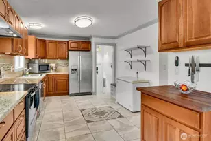 10820 Lake Ridge Dr S, Seattle, WA 98178 - Photo 11