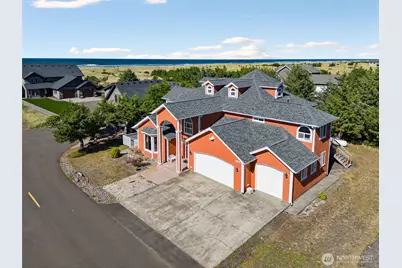 238 25th Street NW, Long Beach, WA 98631 - Photo 1