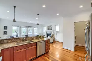 721 N 79th St, Seattle, WA 98103 - Photo 9