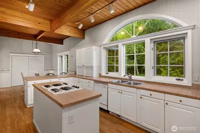 4331 Rhodes End NE, Bainbridge Island, WA 98110 - Photo 9